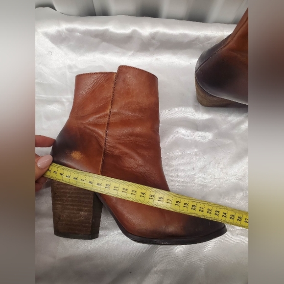 Vince Camuto "Hadley" leather booties - Picture 8 of 15